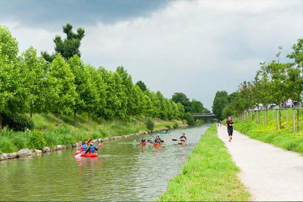 Canoë sur le canal